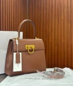 Le sac à main Salvatore Ferragamo Iconic Top Handle – Image 3