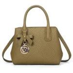 Sac à main en cuir synthétique est l'accessoire parfait pour toutes les occasions, Sublimez vos tenues avec ce sac à main en cuir synthétique de haute qualité – Image 5