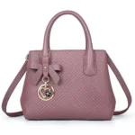 Sac à main en cuir synthétique est l'accessoire parfait pour toutes les occasions, Sublimez vos tenues avec ce sac à main en cuir synthétique de haute qualité – Image 4