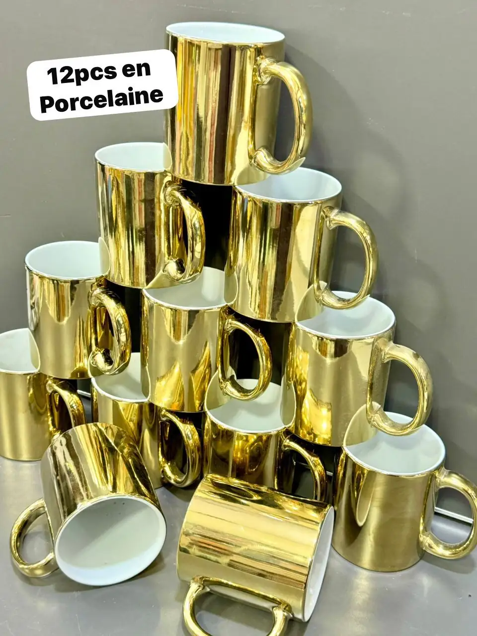 IMG-20240909-WA0036 Ensemble de 12 tasses en porcelaine dorée, Un éclat luxueux pour des moments de partage uniques – Image 1