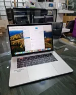 MacBook Pro (15 pouces, 2019) Core i7 ram 16Go disque dur 256GB SSD
