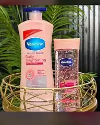 images (1) Pack 2 pièces, Éclat & Hydratation Intense, Vaseline, Lait Corps Éclat Uniforme – Image 1